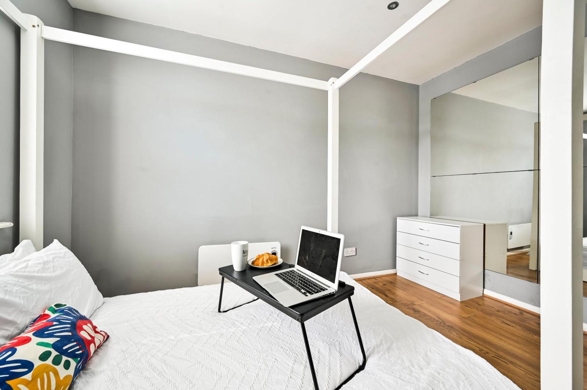 Cosy 1-bed E15, Sleeps 4, 1 Min From Tube Station Near O2 Arena London