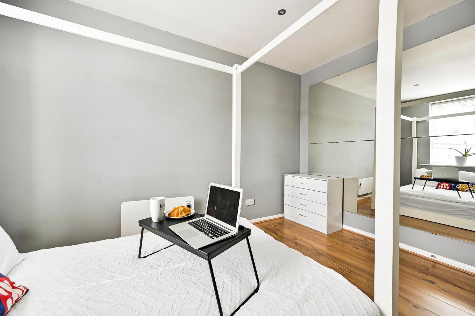 Cosy 1-bed E15, Sleeps 4, 1 Min From Tube Station Near O2 Arena London