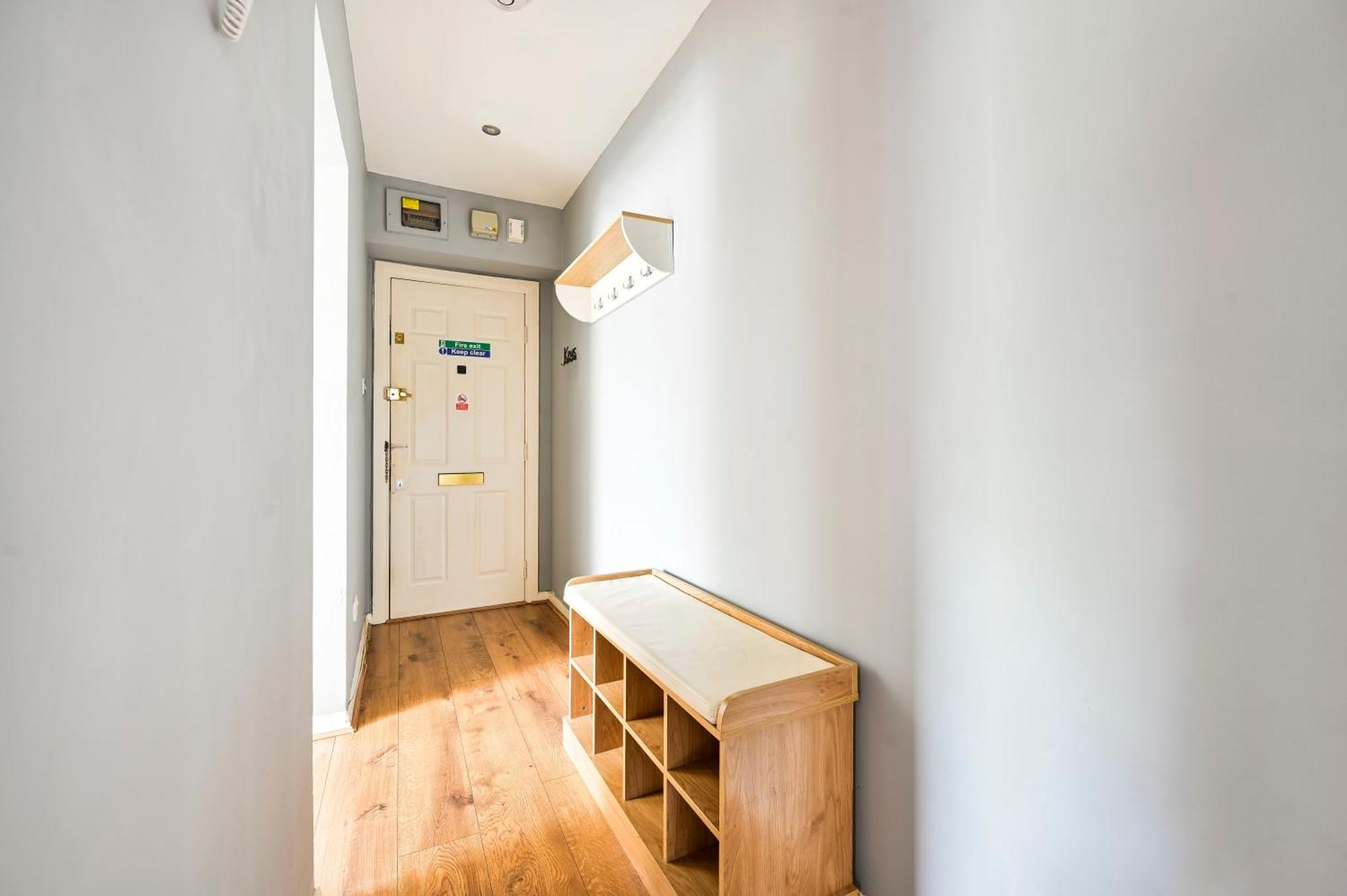 Apartment Cosy 1-bed E15, Sleeps 4, 1 Min From Tube Station Near O2 Arena *