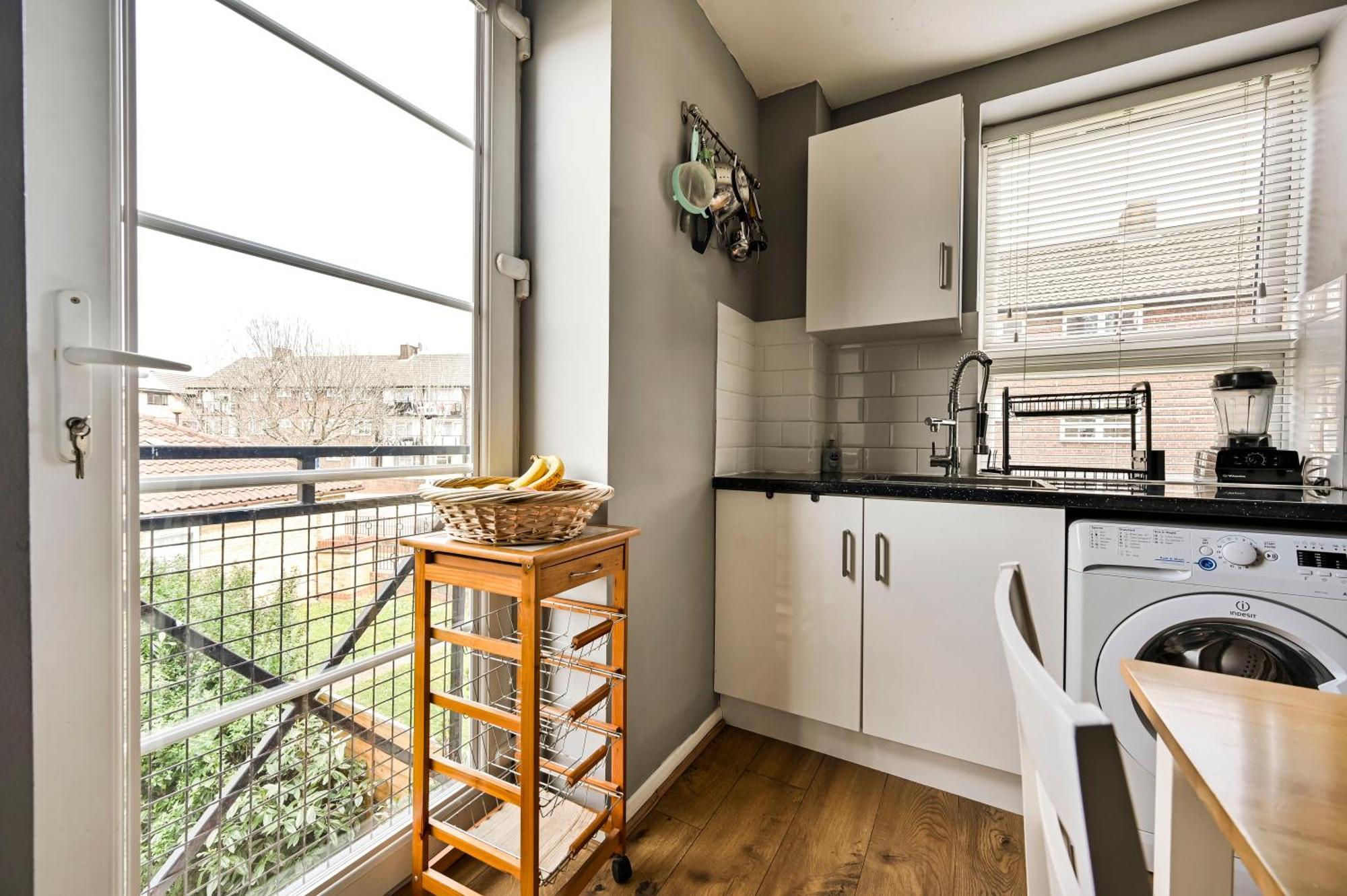 Cosy 1-bed E15, Sleeps 4, 1 Min From Tube Station Near O2 Arena Apartment London