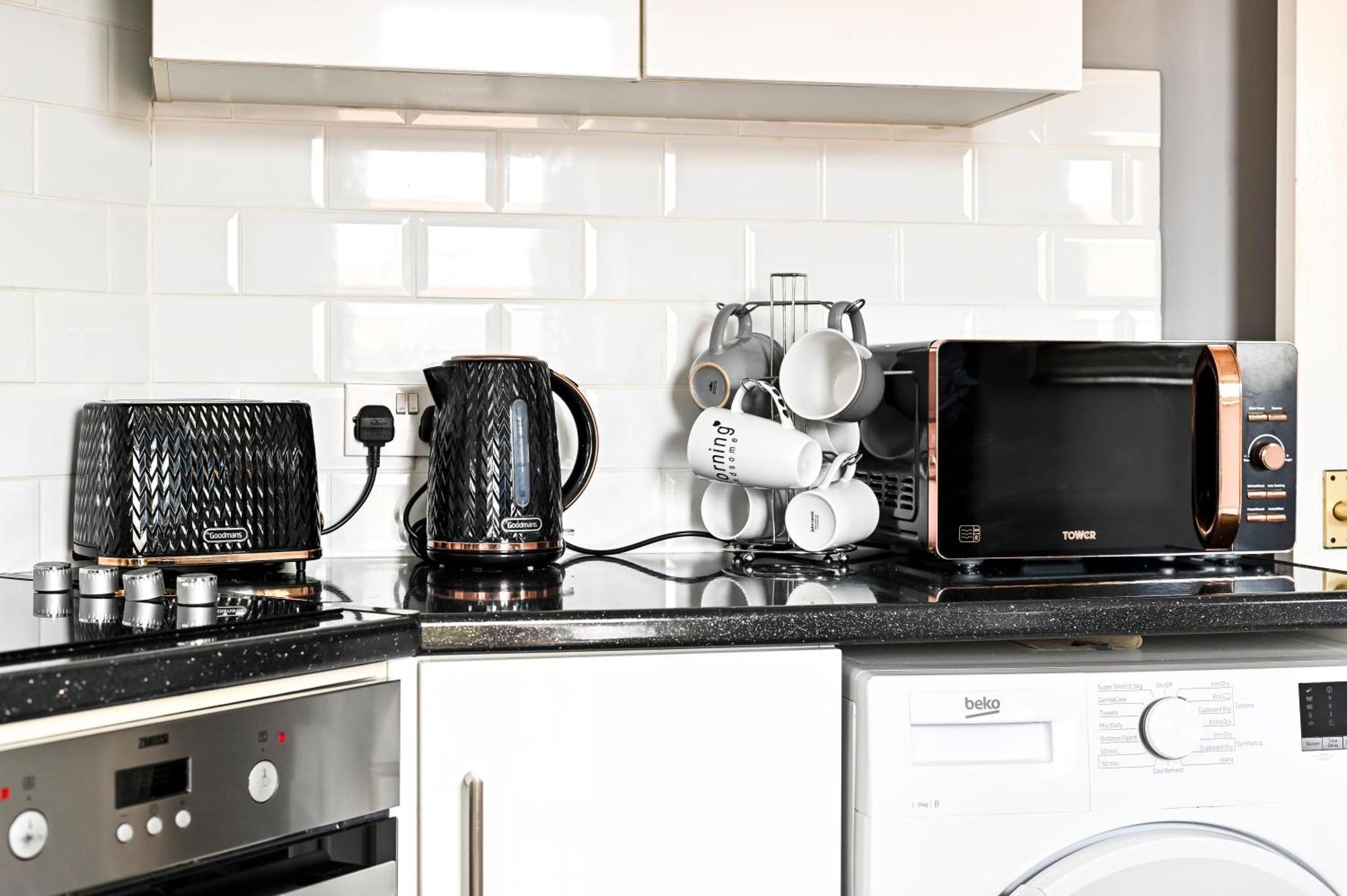 Cosy 1-bed E15, Sleeps 4, 1 Min From Tube Station Near O2 Arena London